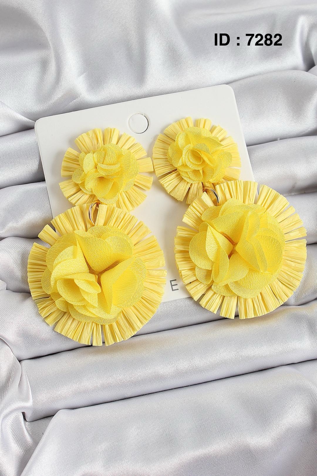 Boucle d’oreille en tissus multicolores